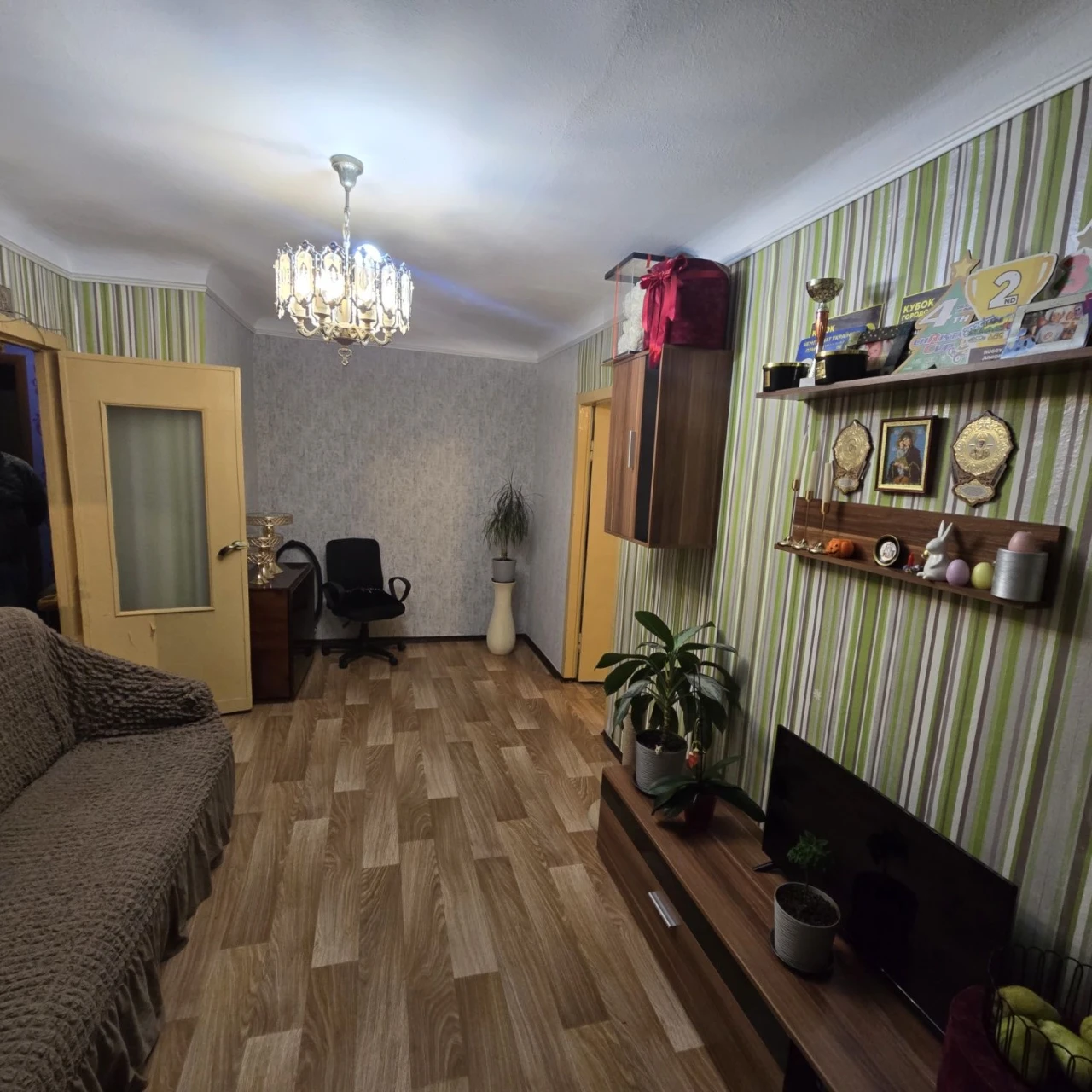 Продаж 2-кімнатної квартири, вул. Центральний, 4/5, 28000$