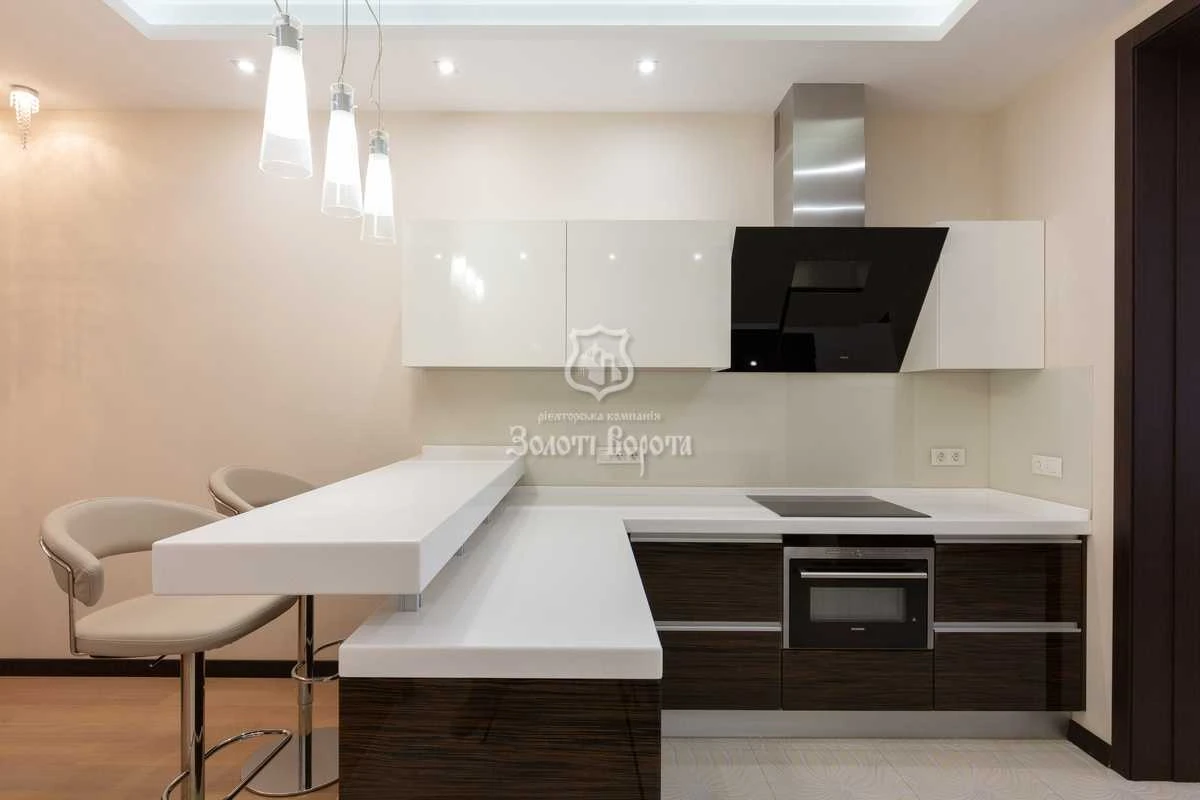 Продаж 3-кімнатній квартири 134,6 м², бульвар Лесі Українки, 7