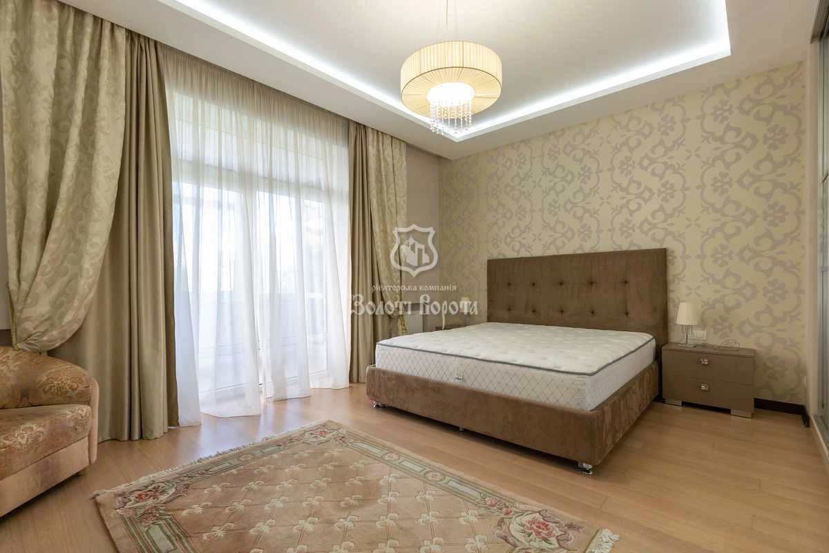 Продаж 3-кімнатній квартири 134,6 м², бульвар Лесі Українки, 7