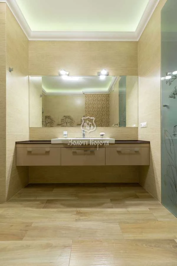 Продаж 3-кімнатній квартири 134,6 м², бульвар Лесі Українки, 7