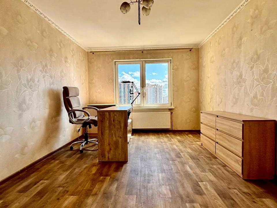 Apartment. Urlivska St., Pozniaky, Kyiv