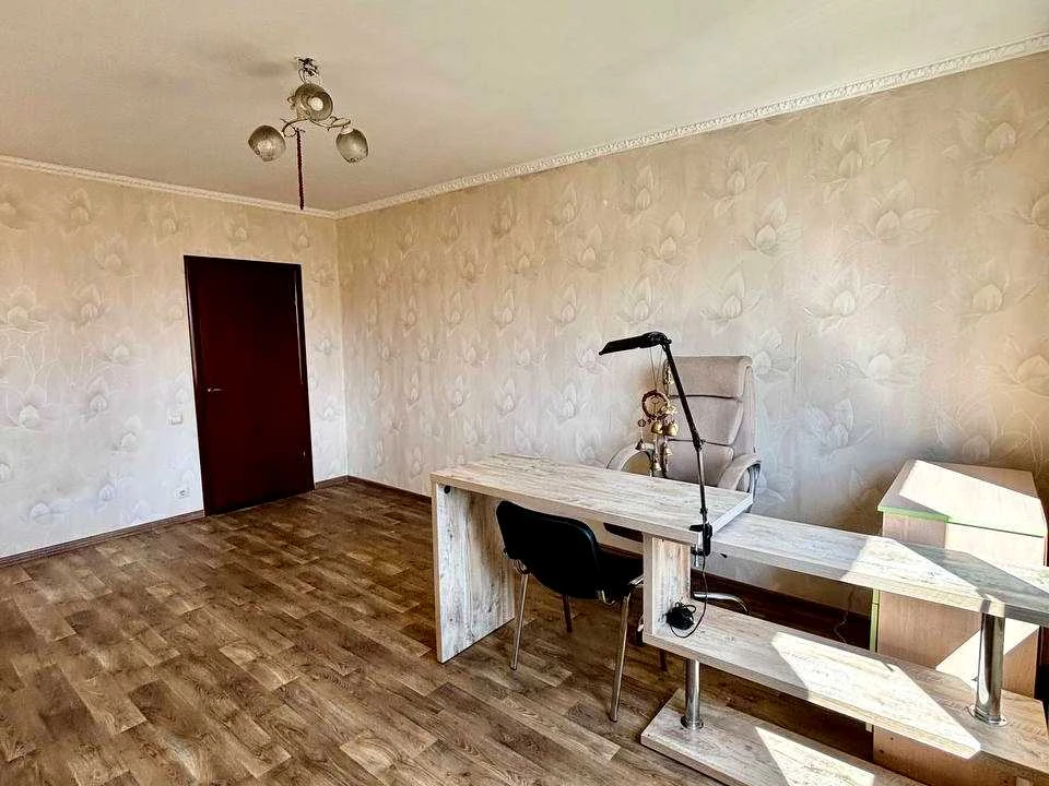 Apartment. Urlivska St., Pozniaky, Kyiv