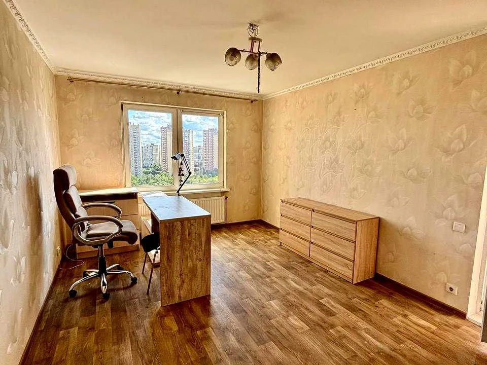 Apartment. Urlivska St., Pozniaky, Kyiv