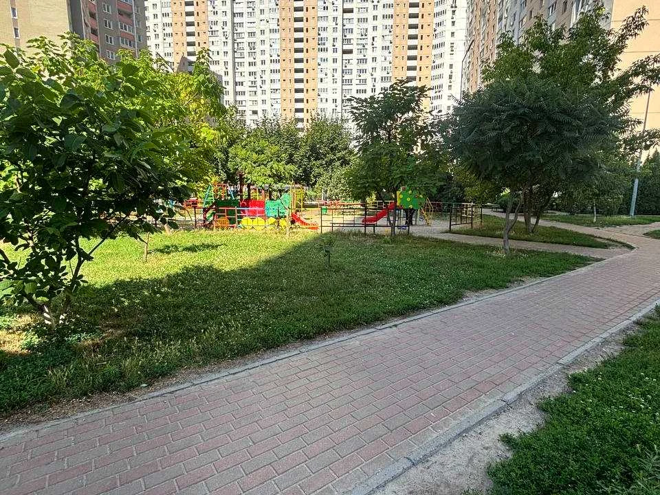 Apartment. Urlivska St., Pozniaky, Kyiv