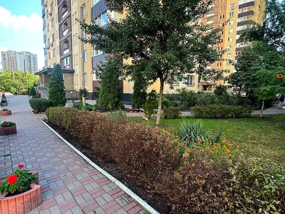 Apartment. Urlivska St., Pozniaky, Kyiv