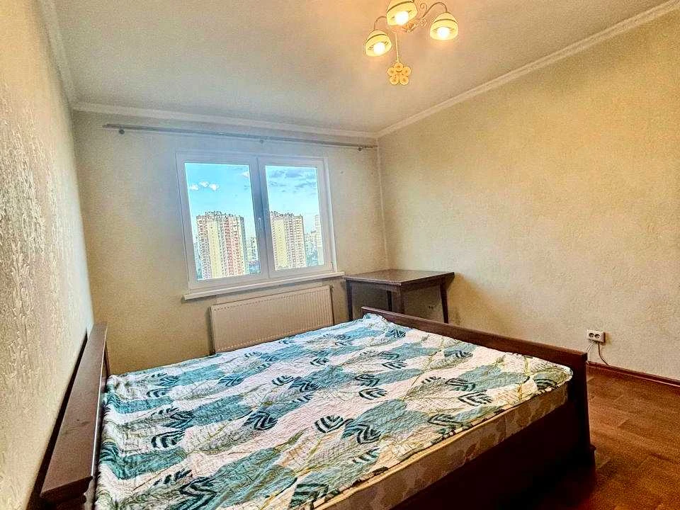 Apartment. Urlivska St., Pozniaky, Kyiv