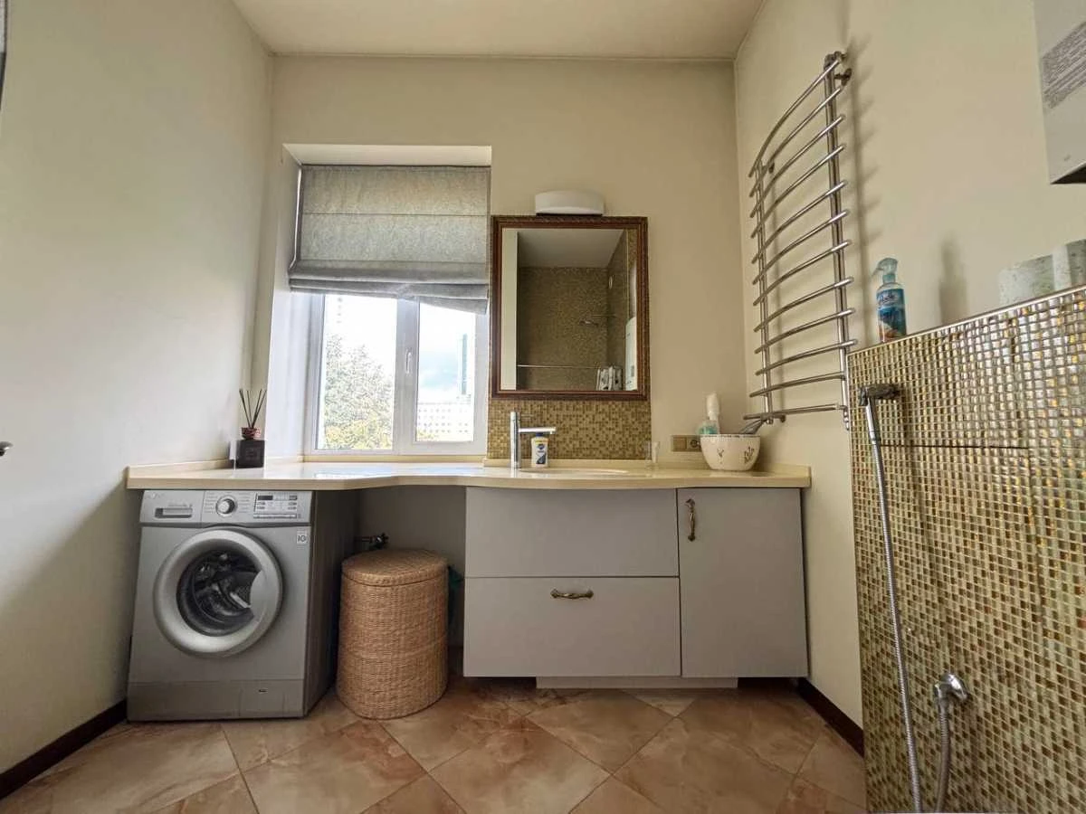Продаж 2-кімнатна квартира 52 м² на Великій Васильківській вулиці