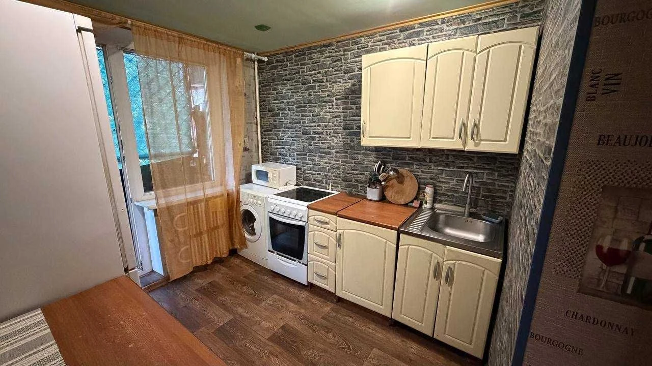 FOR SALE 1-bedroom apartment with good potential on TOPOLI-2 | Convenient