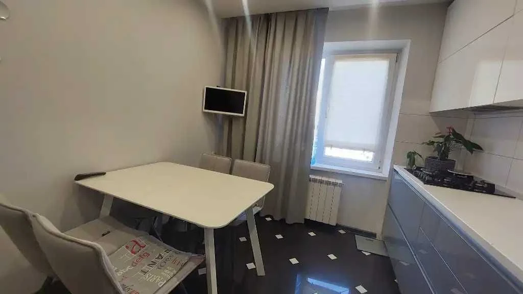 For Sale 3-room apartment in Cheshka Topola-3 Right Bank near Sokol