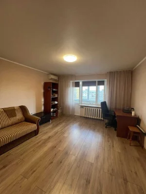 I am selling a two-sided 3-room "Czech" apartment in the Topol-2 metro station.