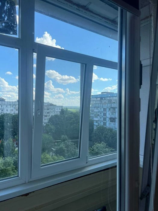 I am selling a two-sided 3-room "Czech" apartment in the Topol-2 metro station.