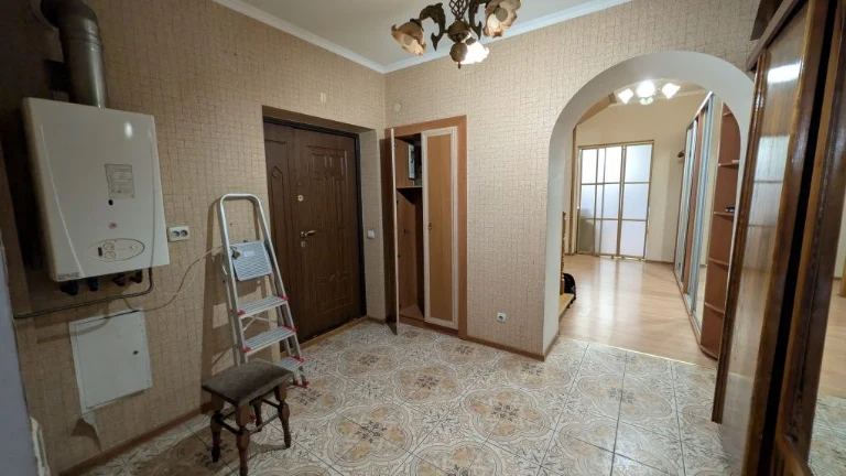 2 bedroom street. Dovbush with garage