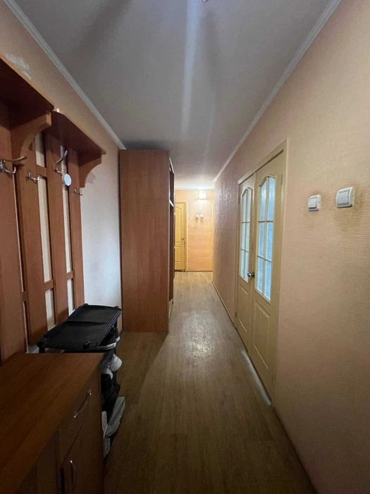 I am selling a two-sided 3-room "Czech" apartment in the Topol-2 metro station.