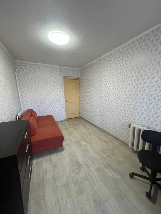 I am selling a two-sided 3-room "Czech" apartment in the Topol-2 metro station.