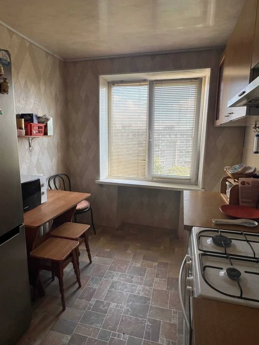 I am selling a two-sided 3-room "Czech" apartment in the Topol-2 metro station.