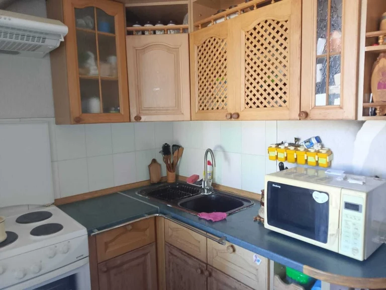 Продається 2-кімнатна квартира на вул. Радунській