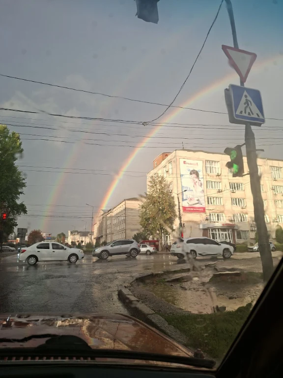 Земельна ділянка на Комарова під комерцію.