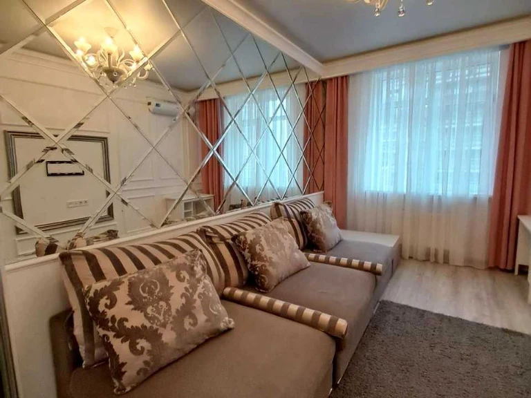 Apartment. Antonovicha st.