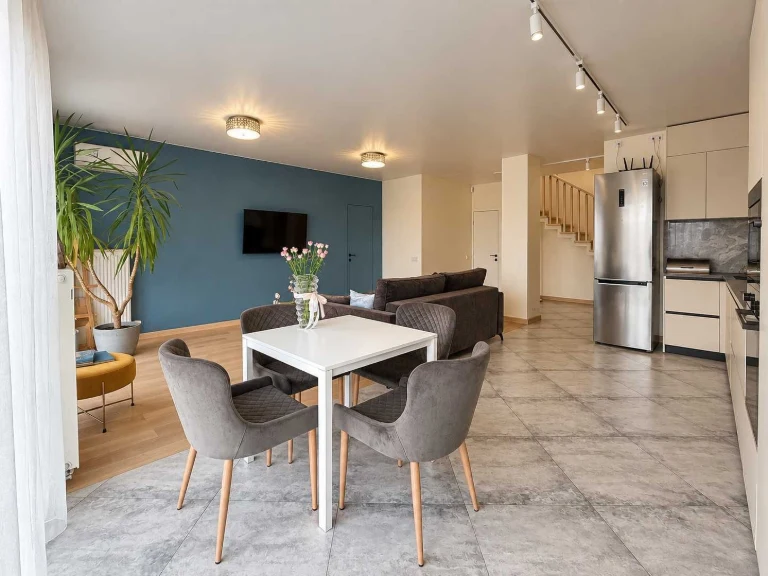 Duplex apartment in the heart of the city!