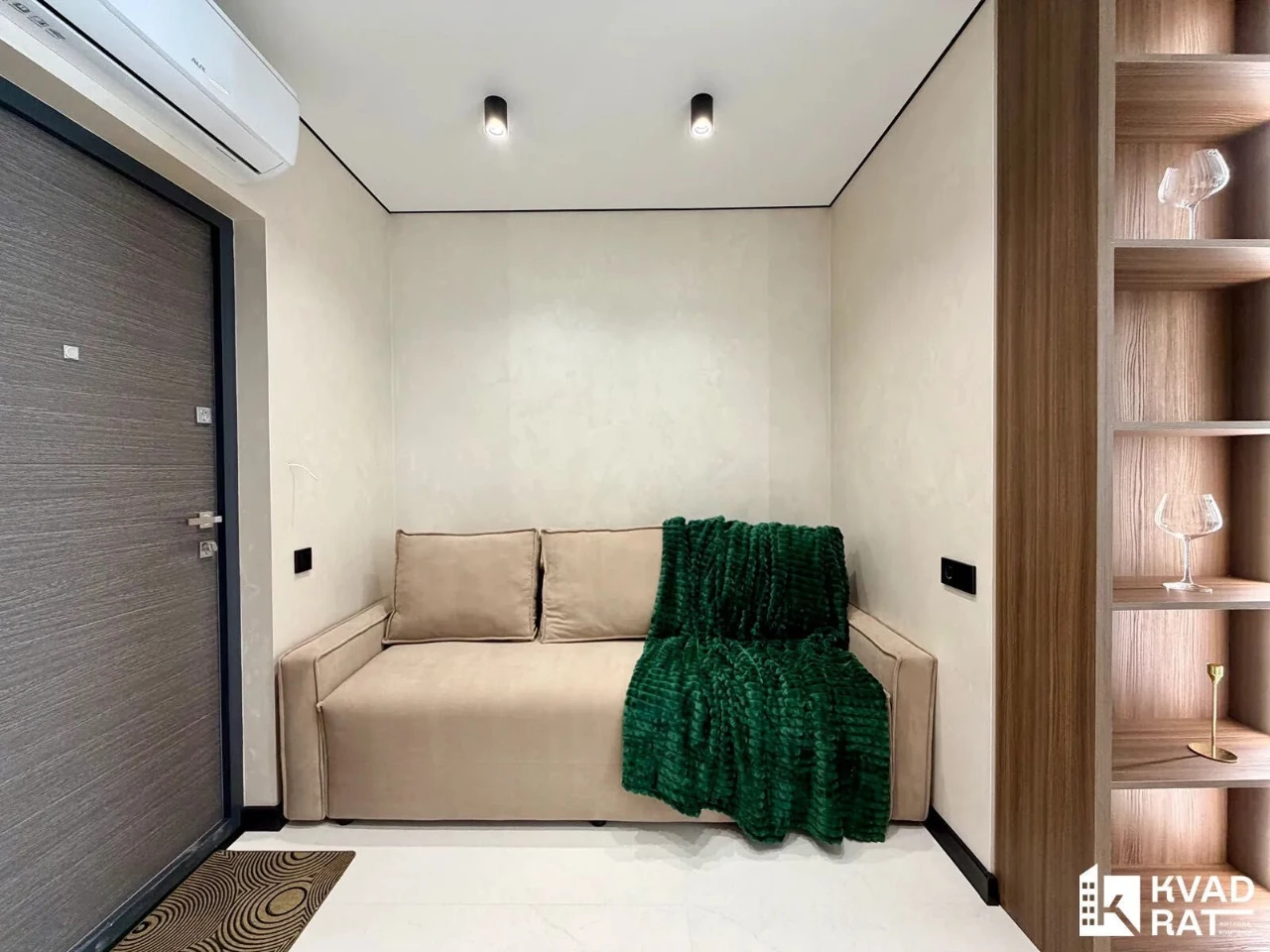 High-Quality One-Bedroom Apartment with River View
