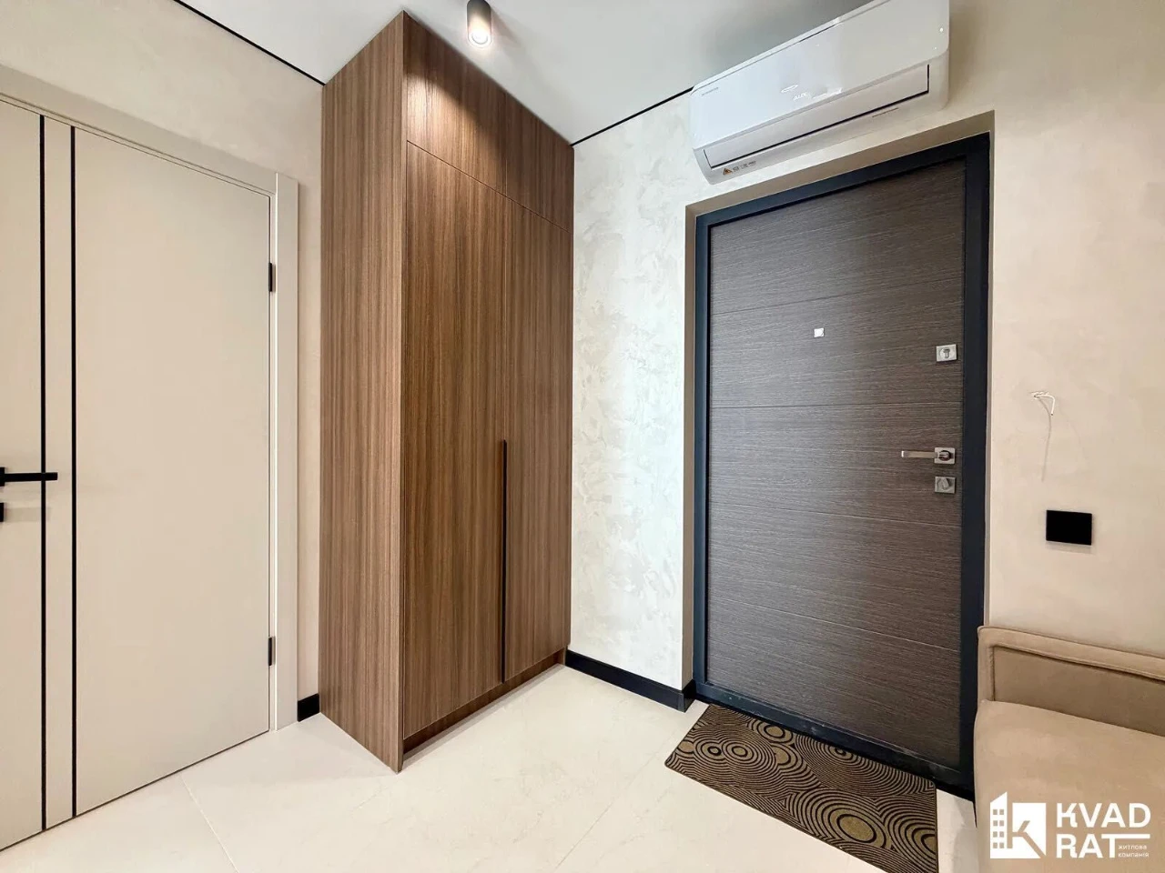 High-Quality One-Bedroom Apartment with River View