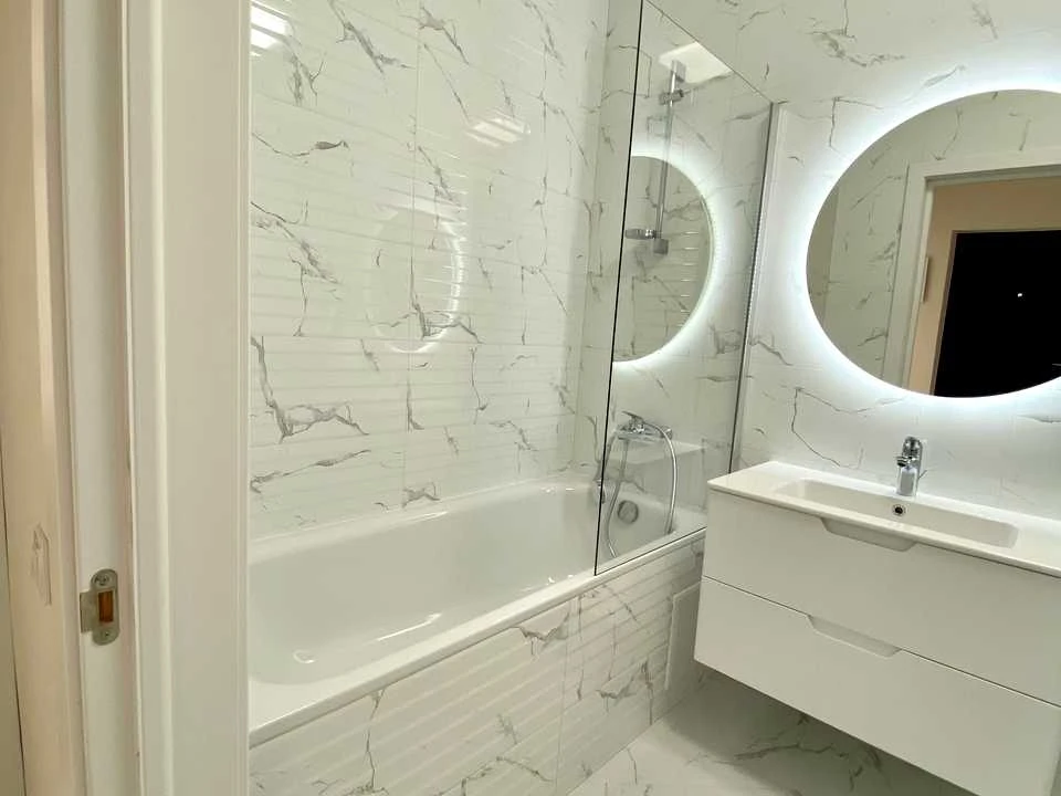 Apartment. Дніprovska naberezna, вул.