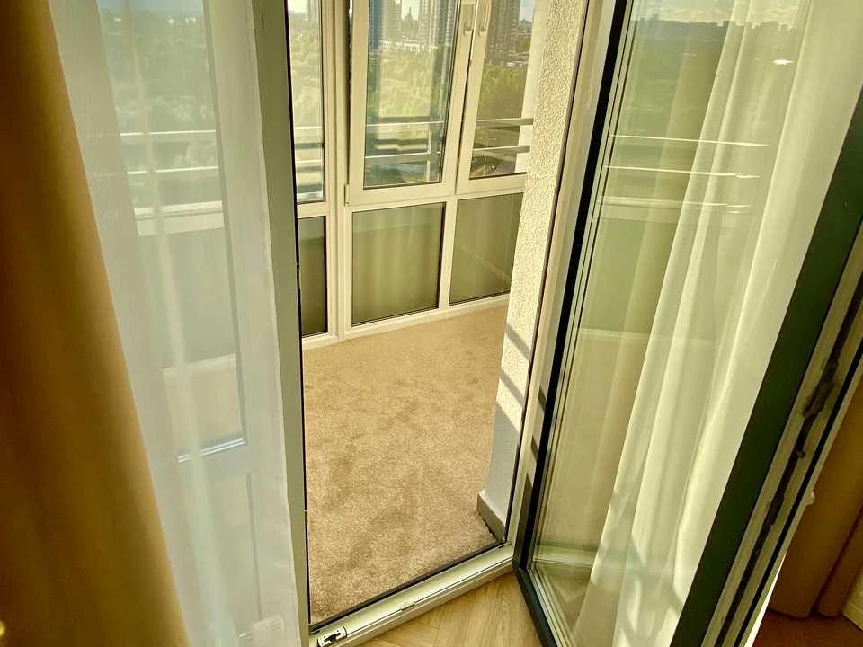 Apartment. Дніprovska naberezna, вул.