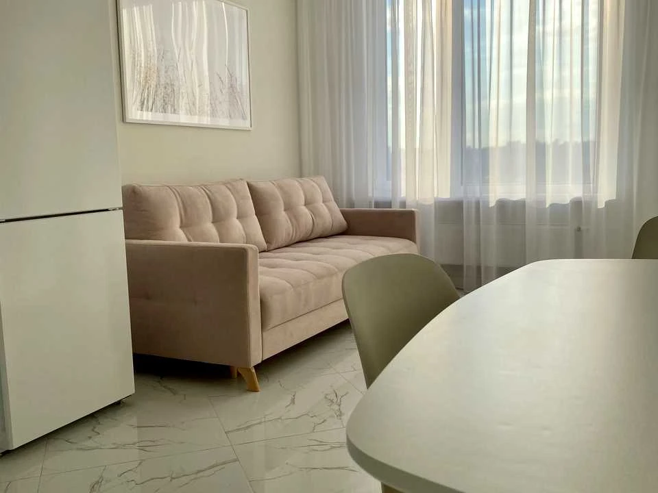 Apartment. Дніprovska naberezna, вул.