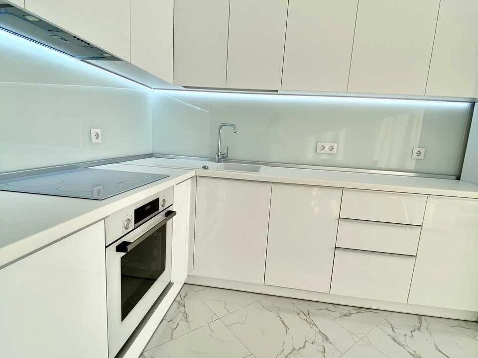 Apartment. Дніprovska naberezna, вул.