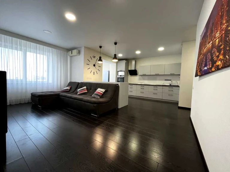 Apartment. Serzhanta Zhuzhomi Street, Cherkasy