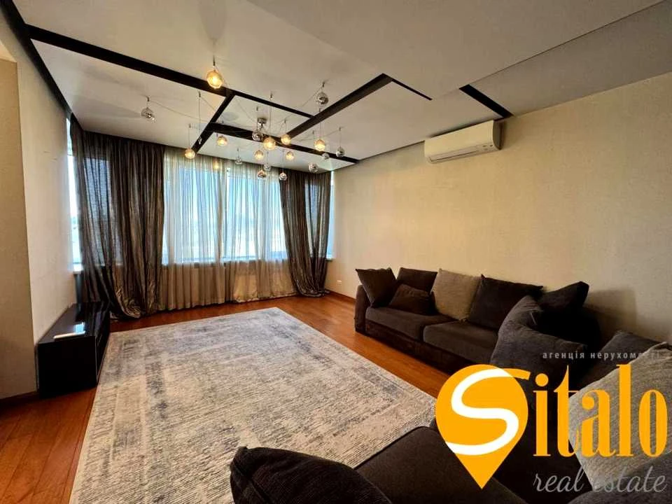Apartment. Kyiv, Dnieprovska naberezhna st.