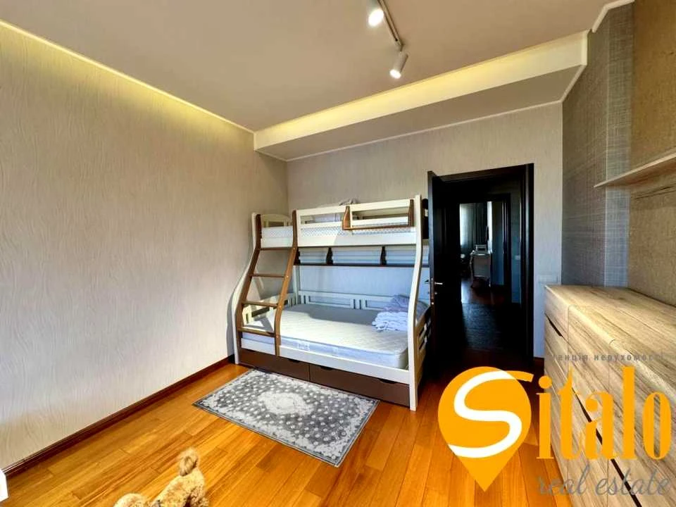Apartment. Kyiv, Dnieprovska naberezhna st.