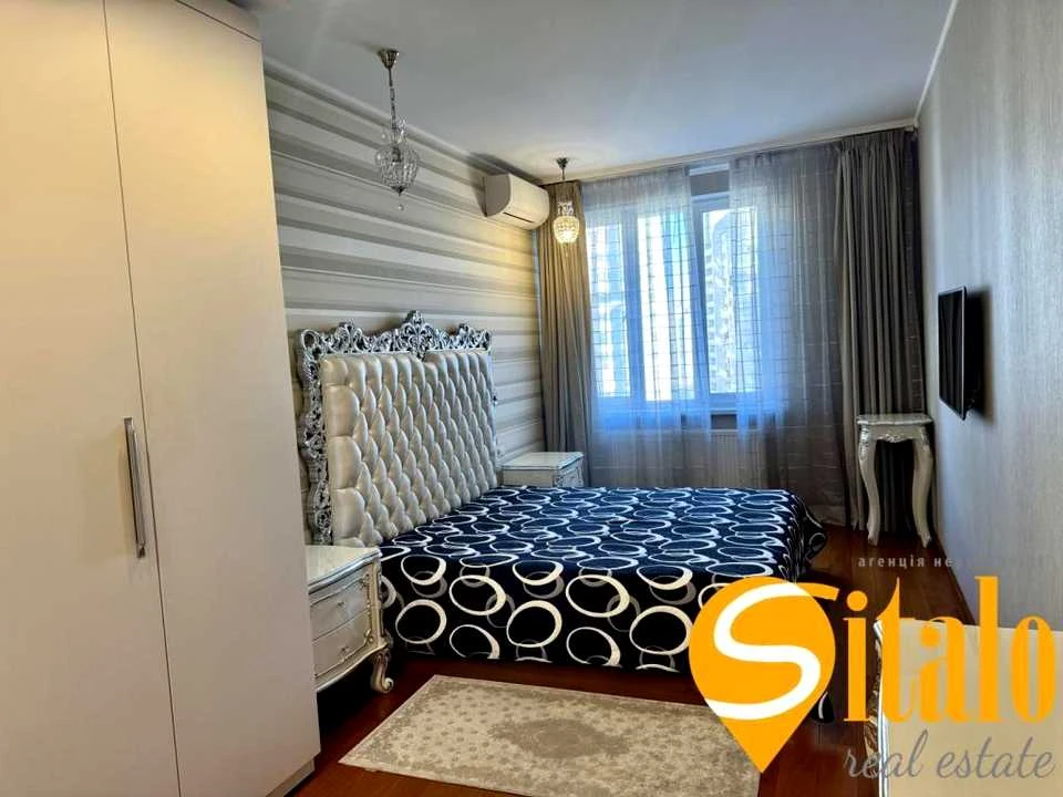 Apartment. Kyiv, Dnieprovska naberezhna st.