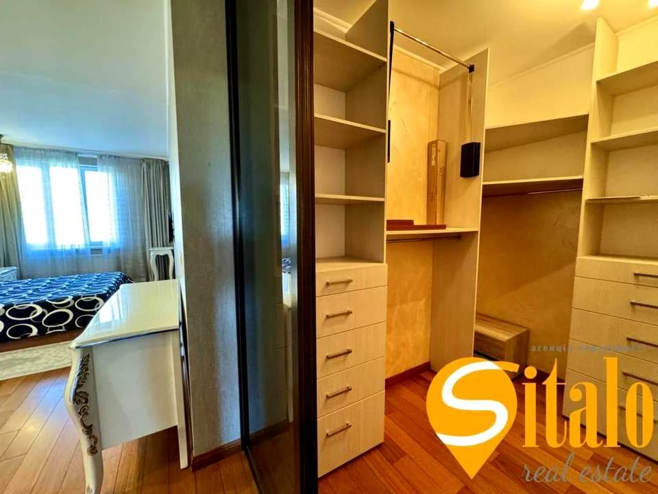Apartment. Kyiv, Dnieprovska naberezhna st.