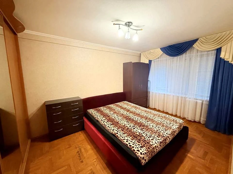 Квартира. Киев, Воскресенский проспект.