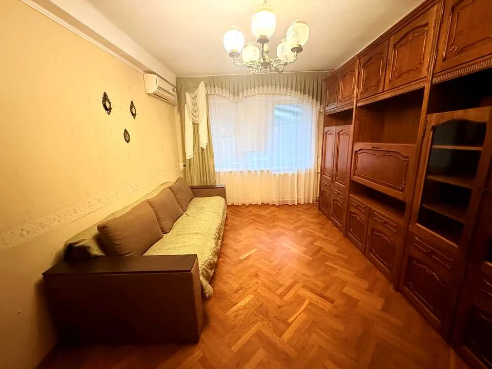 Квартира. Киев, Воскресенский проспект.