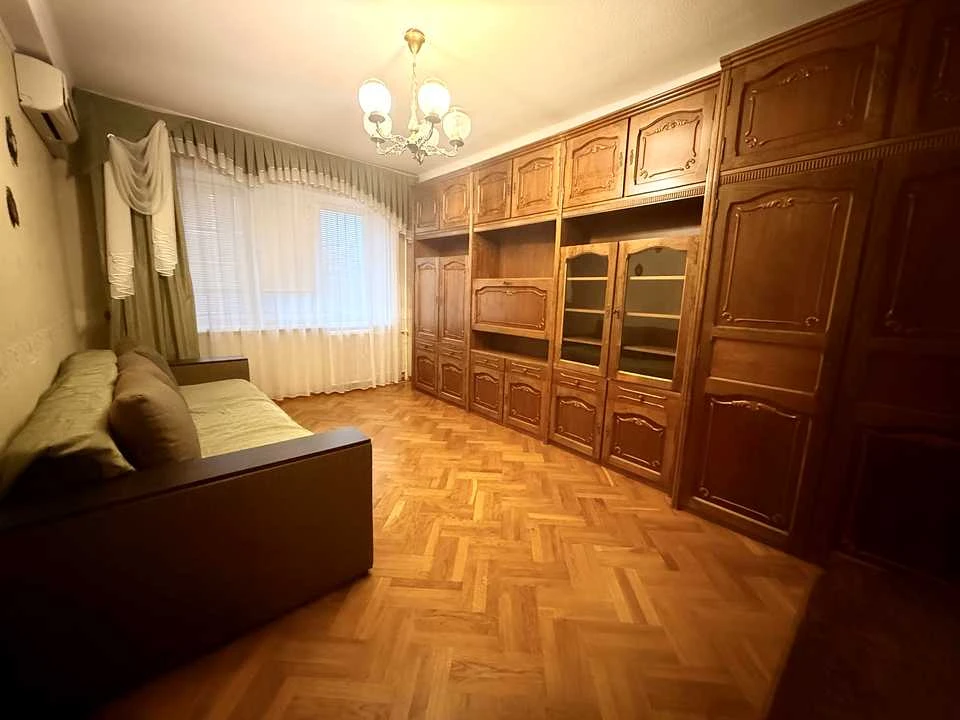 Квартира. Киев, Воскресенский проспект.