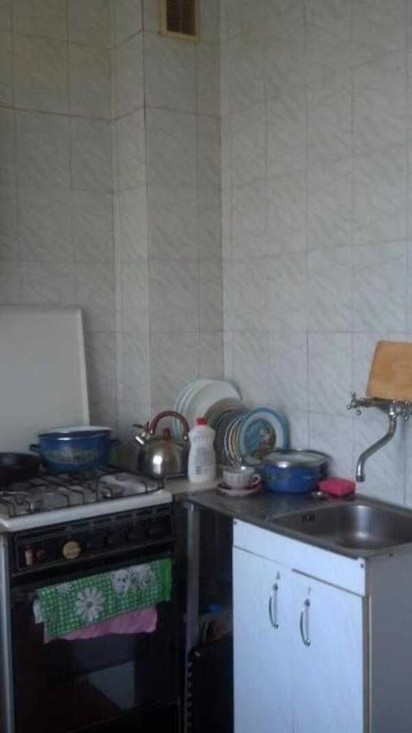 Продам ізольовану 1-кімнатну квартиру біля метро Левада та Спортив