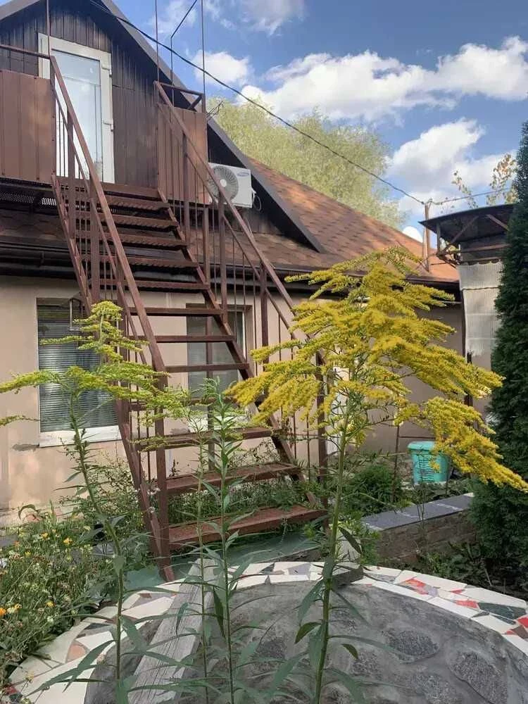 House for Sale in Poltava with Ready Space for Living and Business