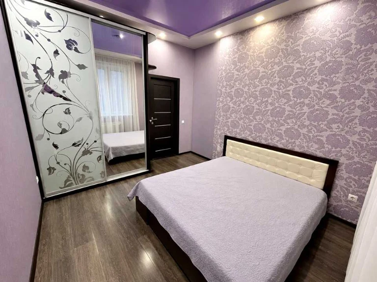 Apartment. Demeniwska st. Kyiv