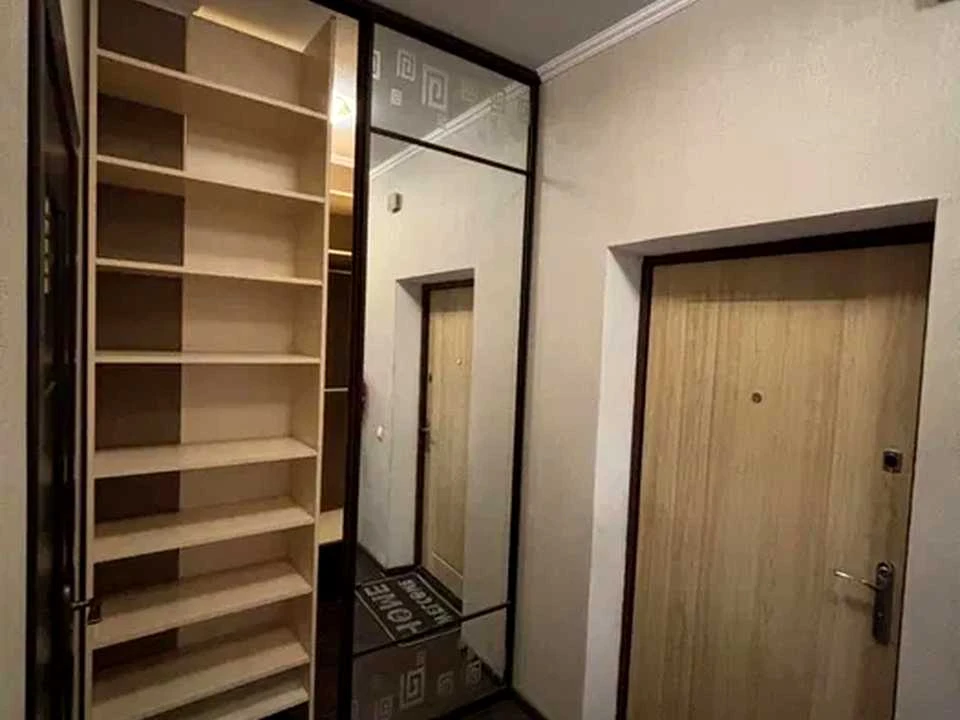 Квартира. Київ, Деміївська вул.
