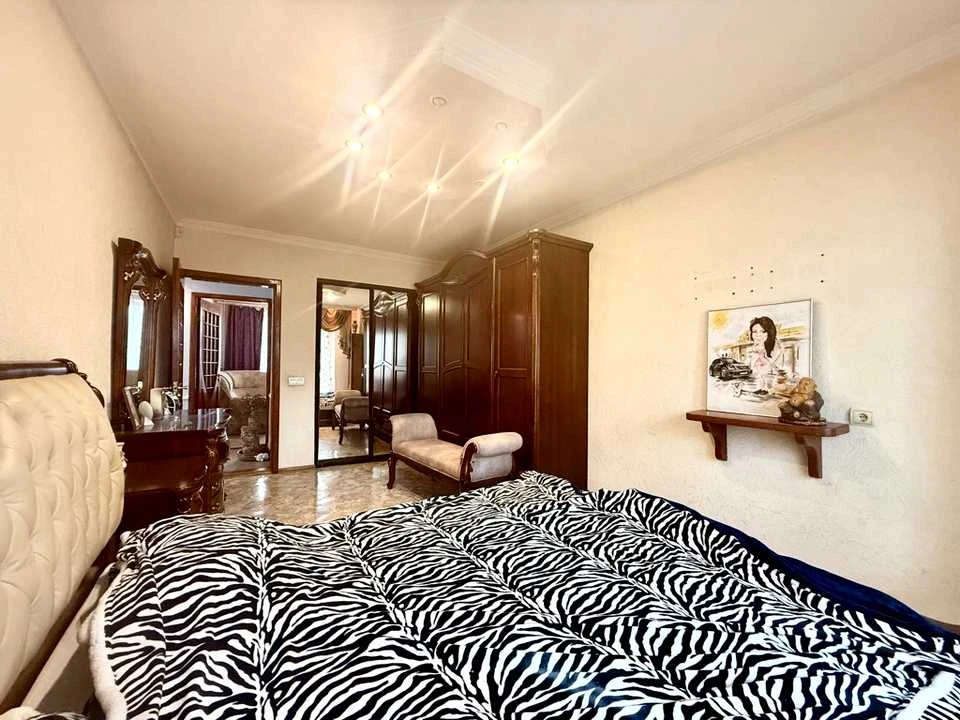 Apartment. Kharkiv, Ludviga Svobody Ave.