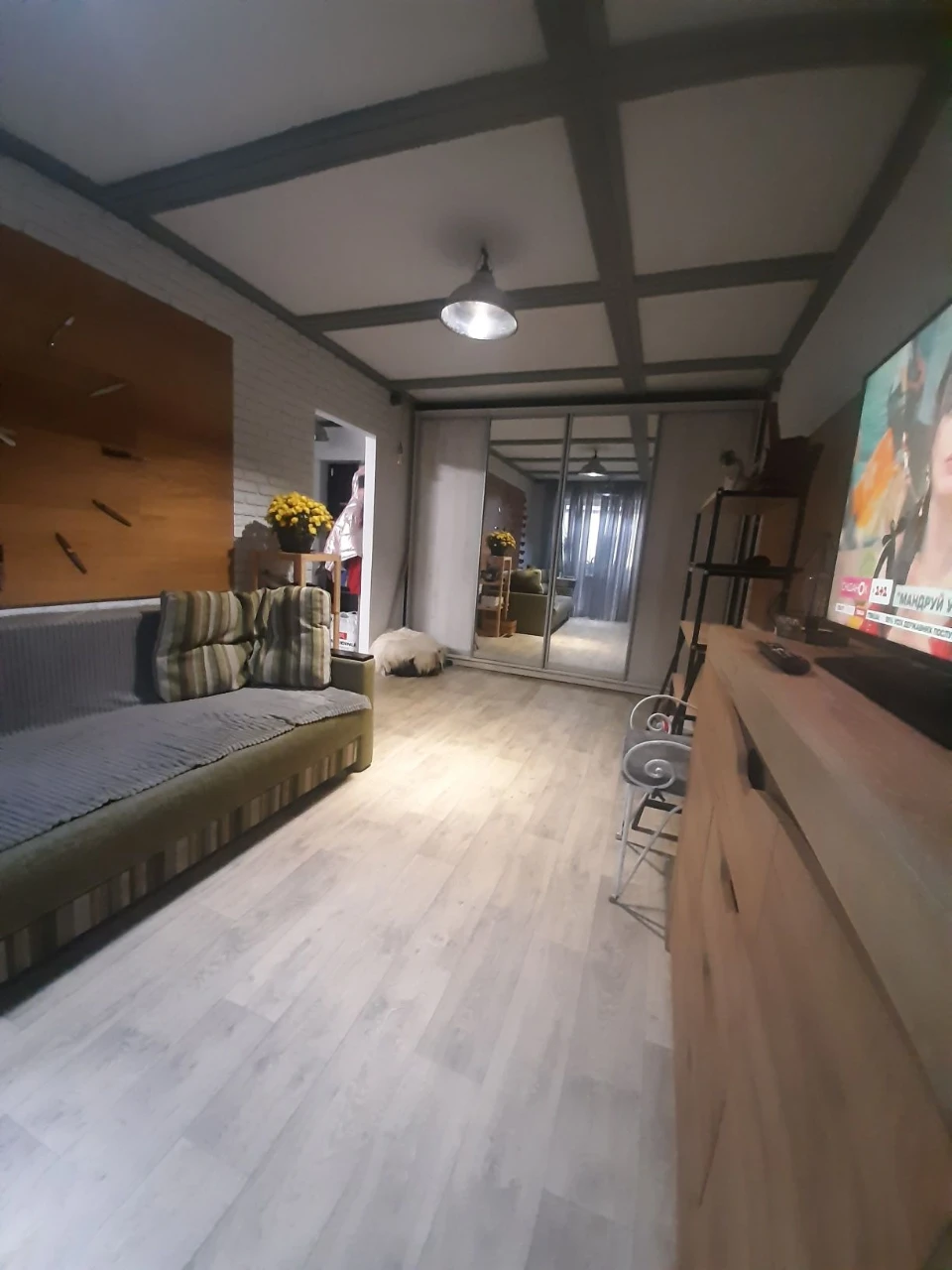 OWNER, NO COMMISSION. Selling 1 room apartment