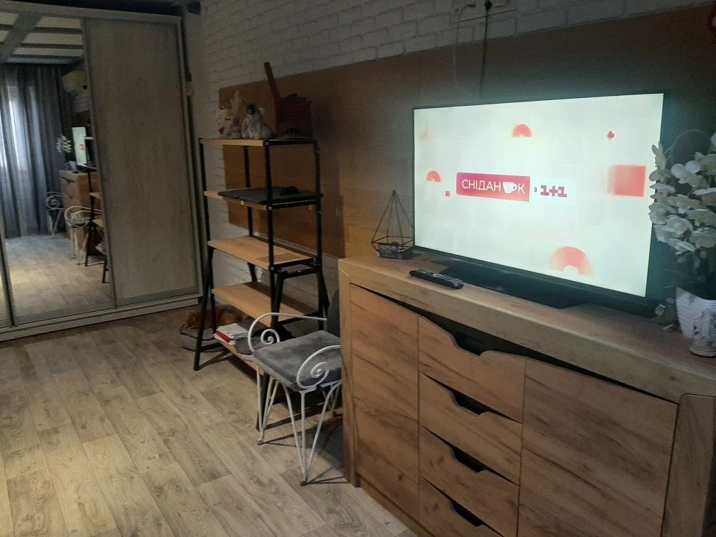 OWNER, NO COMMISSION. Selling 1 room apartment