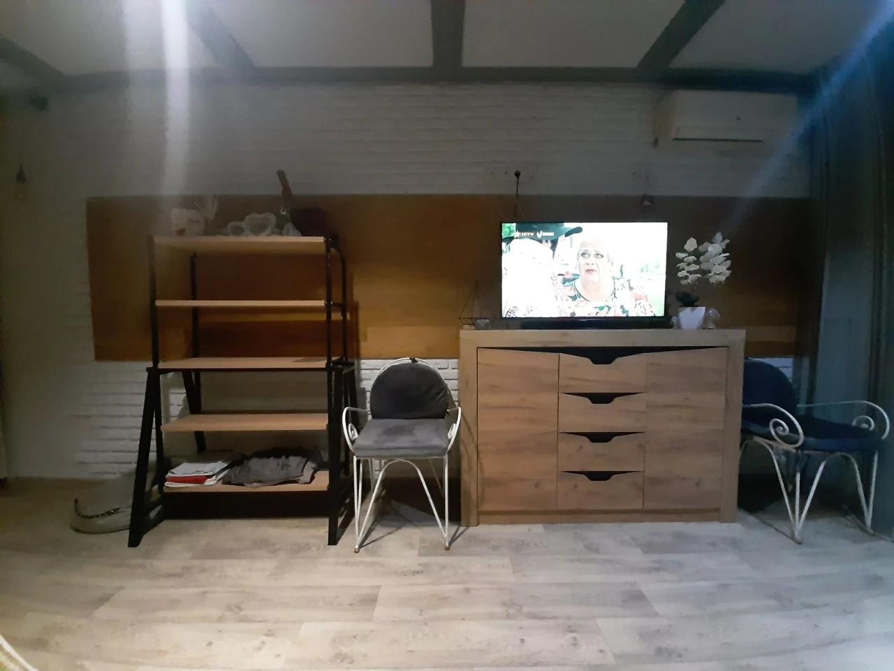 OWNER, NO COMMISSION. Selling 1 room apartment