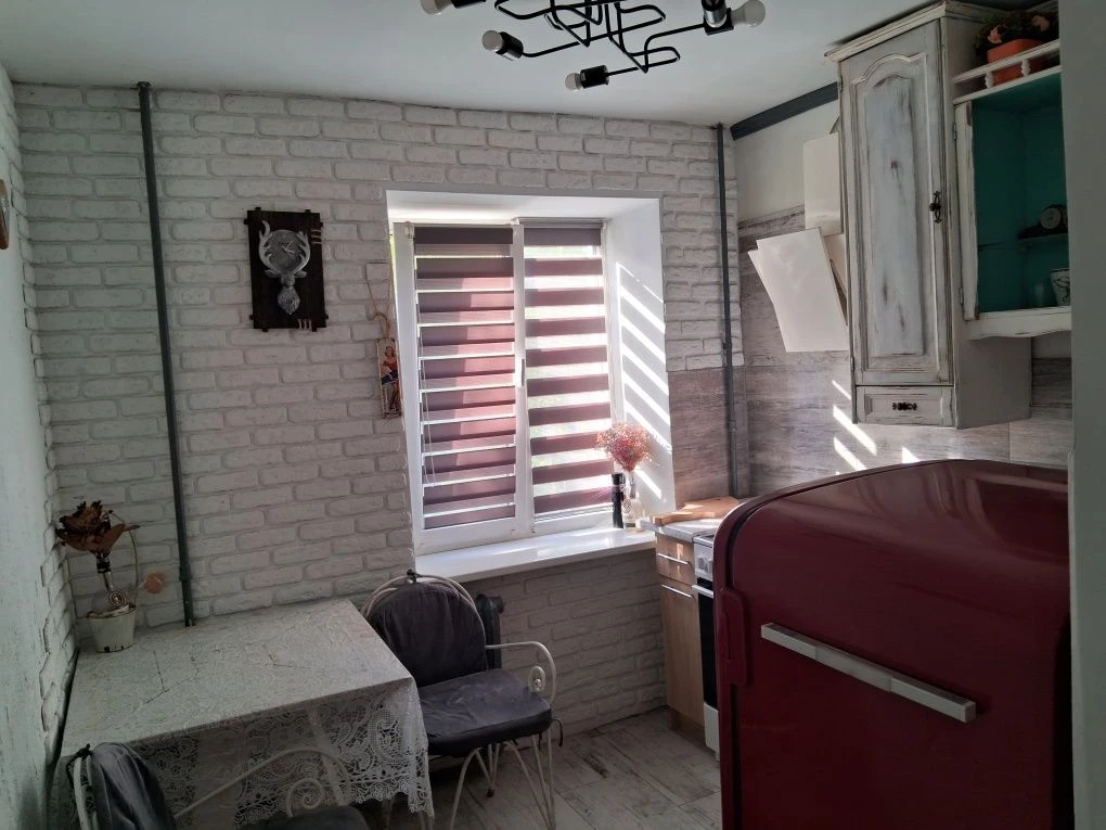 OWNER, NO COMMISSION. Selling 1 room apartment
