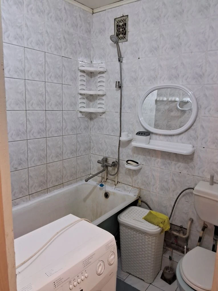 OWNER, NO COMMISSION. Selling 1 room apartment