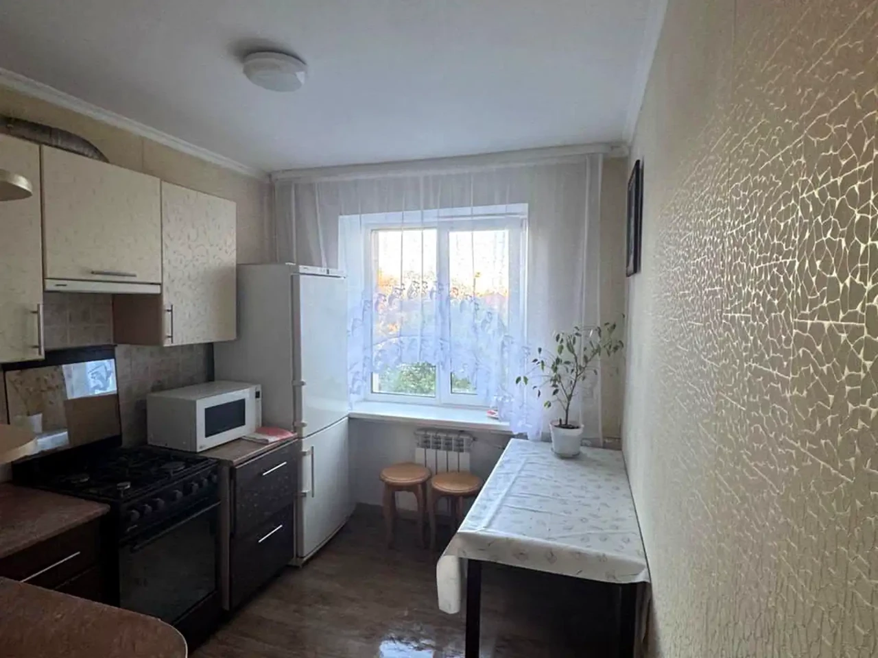 Rent 1-bedroom apartment 49 sq m, 3rd floor.