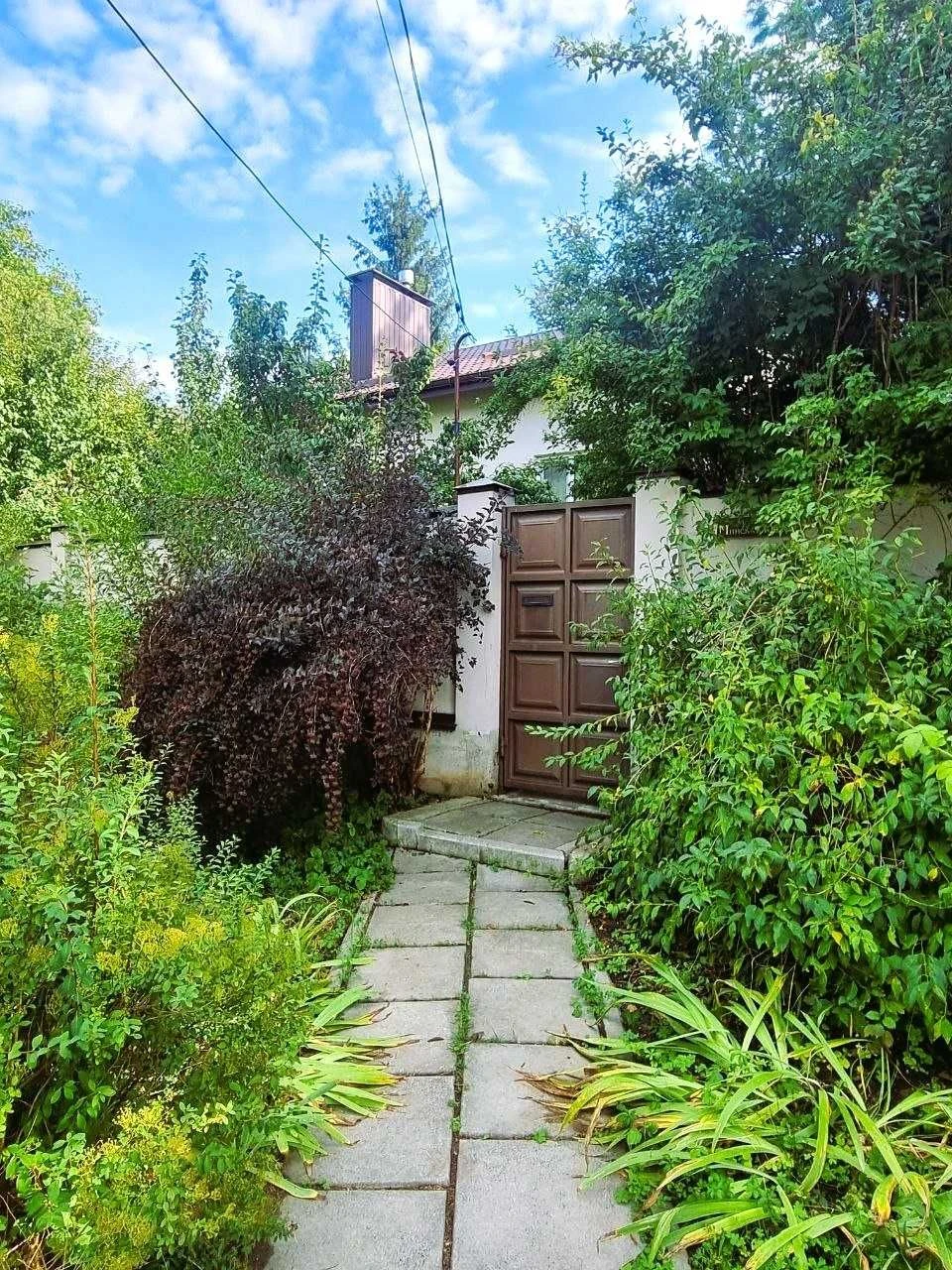 House for Sale: 8 Acres in Shatilovka, Pavlov Field, Botanical Garden