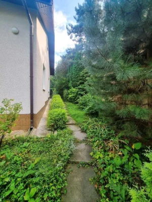 House for Sale: 8 Acres in Shatilovka, Pavlov Field, Botanical Garden